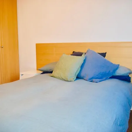 2 Bedroom Near Canal Dock *